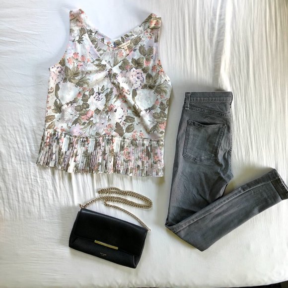 KATE SPADE Handbags - KATE SPADE CROSSBODY CHAIN PURSE